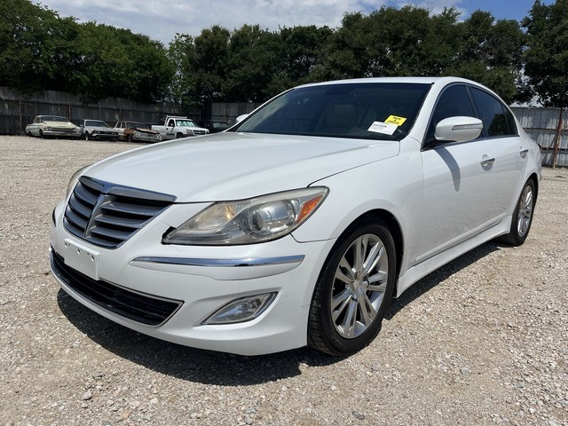 2013 Hyundai Genesis 3.8's photo